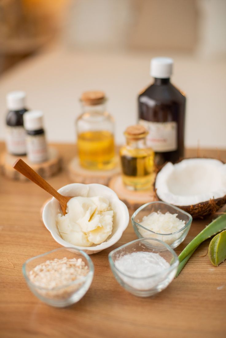 Matérias-primas naturais - óleos essenciais, manteigas vegetais e cera de coco para velas artesanais